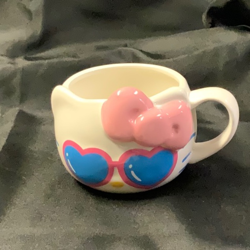 Hello Kitty, coffee mug